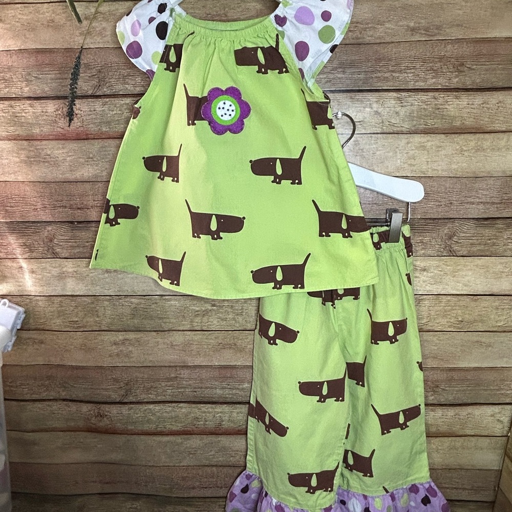 Girls 2-Piece Dog Print Outfit With Ruffle Pants & Flower Detail Size 5/6